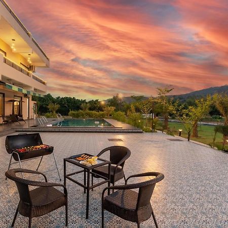 Brookvale Manor By Stayvista - Private Pool Haven With Endless Views & Indoor Fun Sohna المظهر الخارجي الصورة