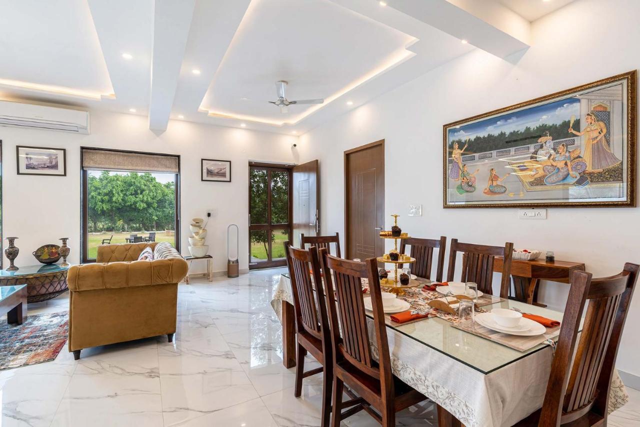 Brookvale Manor By Stayvista - Private Pool Haven With Endless Views & Indoor Fun Sohna المظهر الخارجي الصورة