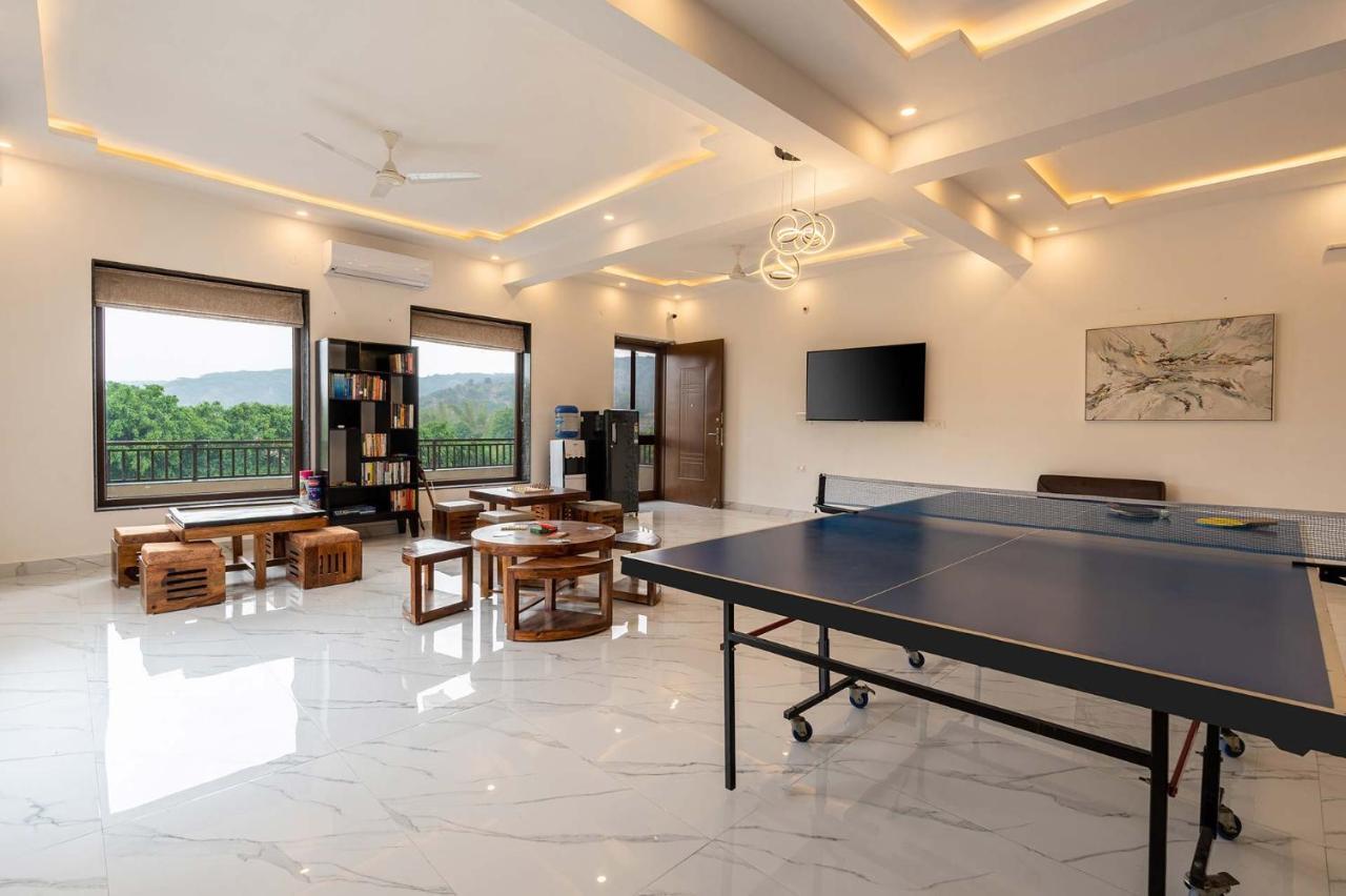 Brookvale Manor By Stayvista - Private Pool Haven With Endless Views & Indoor Fun Sohna المظهر الخارجي الصورة