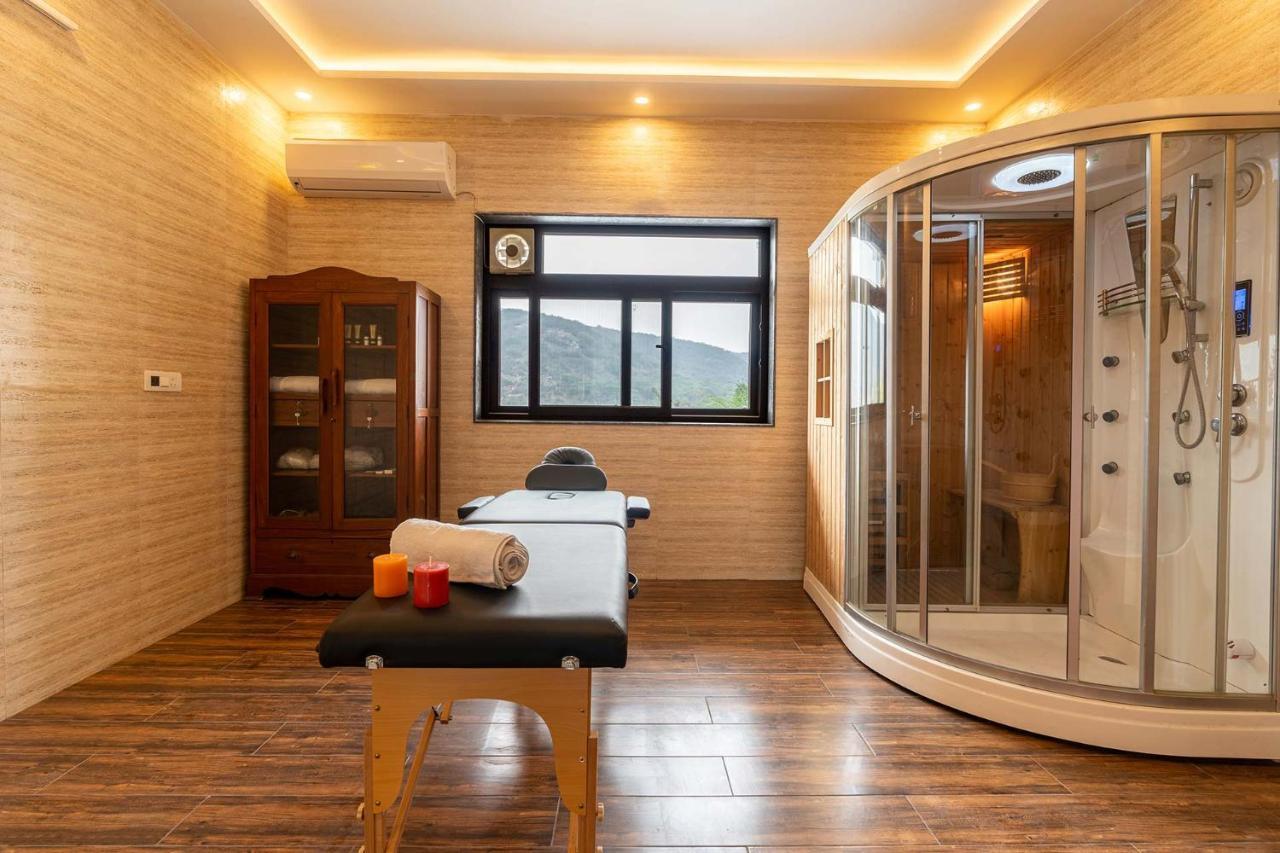 Brookvale Manor By Stayvista - Private Pool Haven With Endless Views & Indoor Fun Sohna المظهر الخارجي الصورة