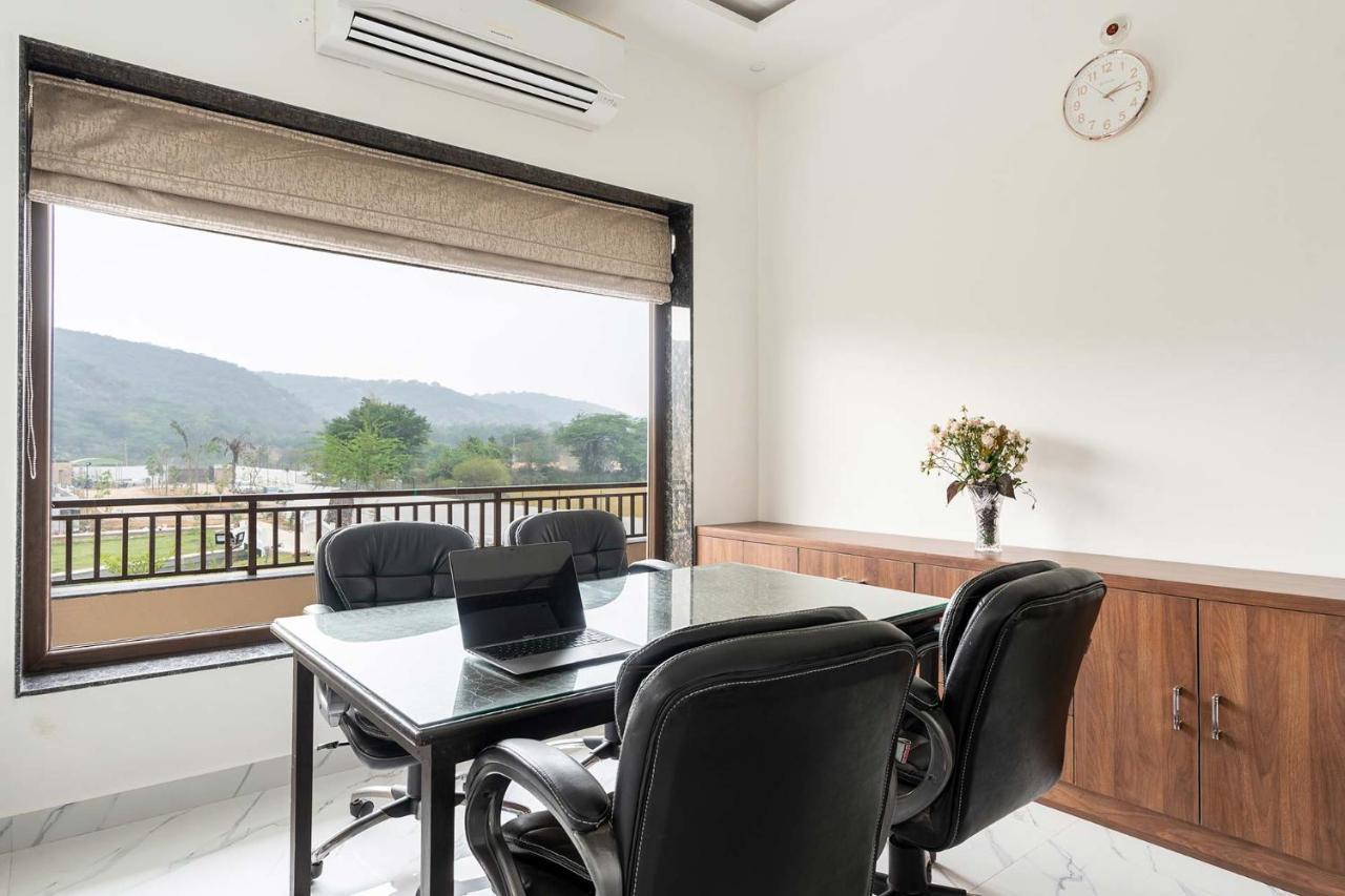 Brookvale Manor By Stayvista - Private Pool Haven With Endless Views & Indoor Fun Sohna المظهر الخارجي الصورة