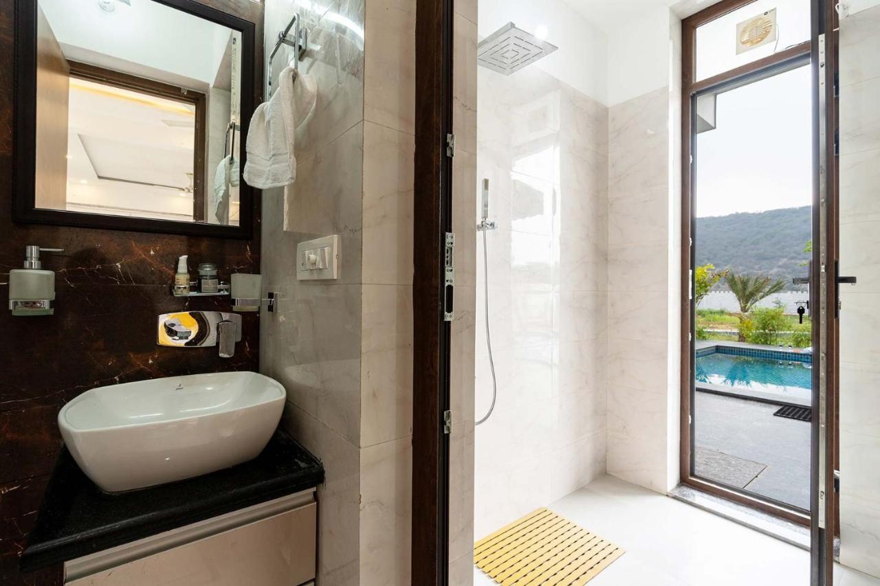 Brookvale Manor By Stayvista - Private Pool Haven With Endless Views & Indoor Fun Sohna المظهر الخارجي الصورة